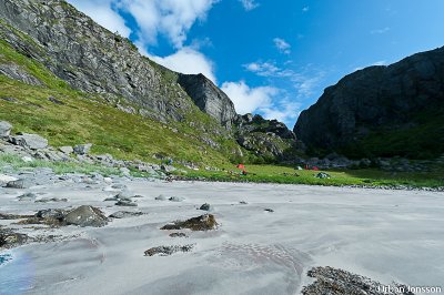 Till höger en topp på 200 m, till vänster ligger stortoppen med 623 meters höjd.