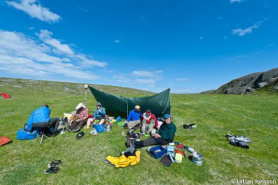 Hestvikka på Lovund., lite blåsigt men vi ordnade raskt vindlä.
