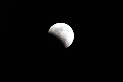 Total lunar eclipse Dec 11, 2011 Hong Kong