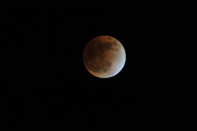 middle of total lunar eclipse @22:32 _ 9698.JPG
