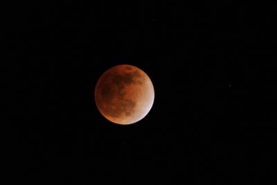 Total lunar eclipse Dec 11, 2011 Hong Kong