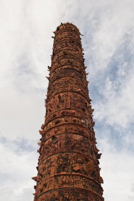 Totem telurico at Plaza del Quinto Centerario