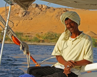 A Nubian on his feluca on Nile River ŬǴ