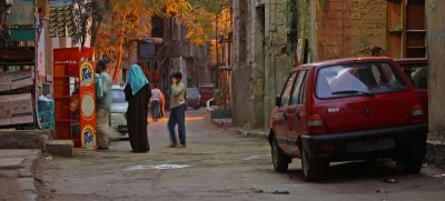 Anonymous street in Cairo at sunset С