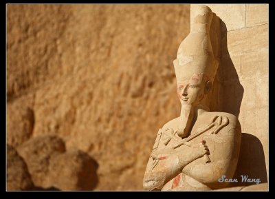Hatshepsut oversees her land and people in the far лŮ