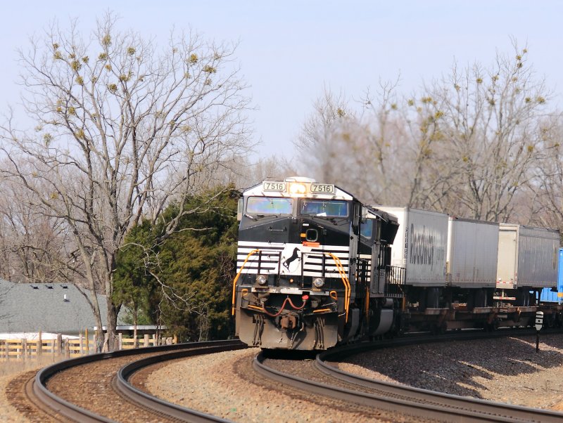 NS 229 heels into the curve just South of Science Hill 