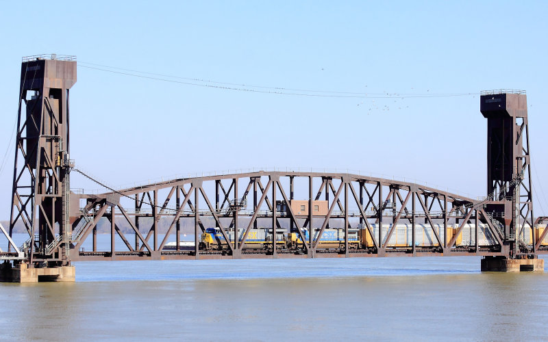 CSX Q235 crosses the NS drawbridge at Decatur 