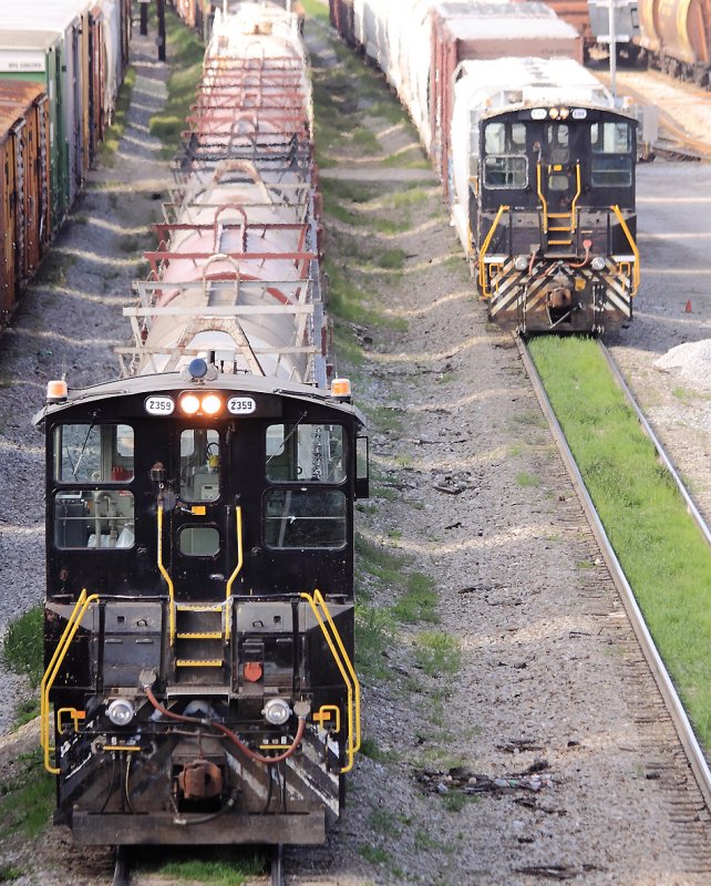 Ghost...a pair of RCL buttheads work the North end of Debutts yard 