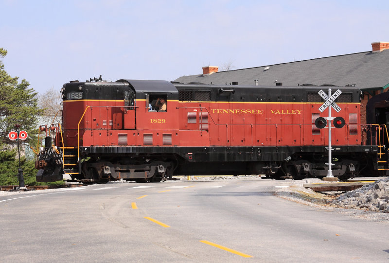 TVRM 1829 on the tail track of the wye, raeady to head back to East Chattnooga 
