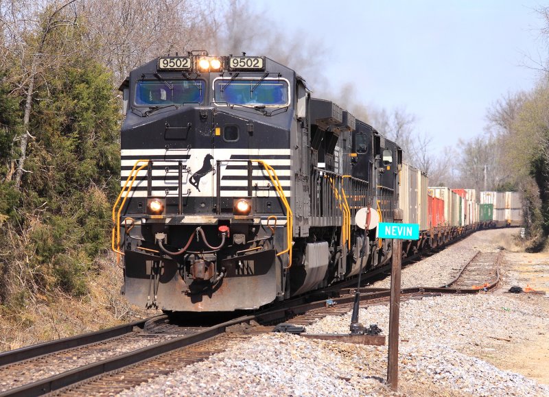 NS 223, Eastbound at Nevins Station 