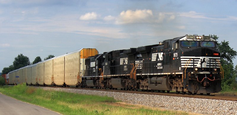 NS 285 under cloudy skies at Moreland