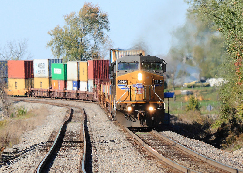 A Grubby looking UP leader brings NS 23G through Waddy 