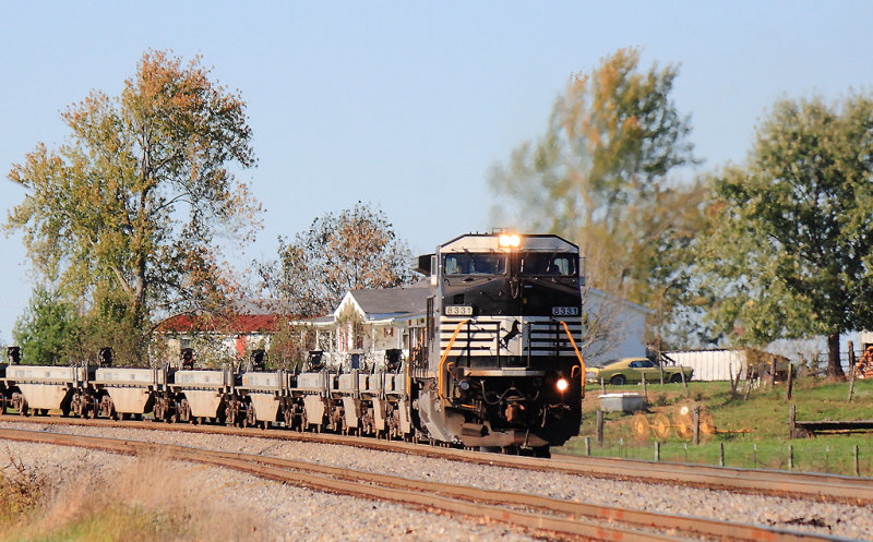 NS Z0A rolls down the main at Waddy 