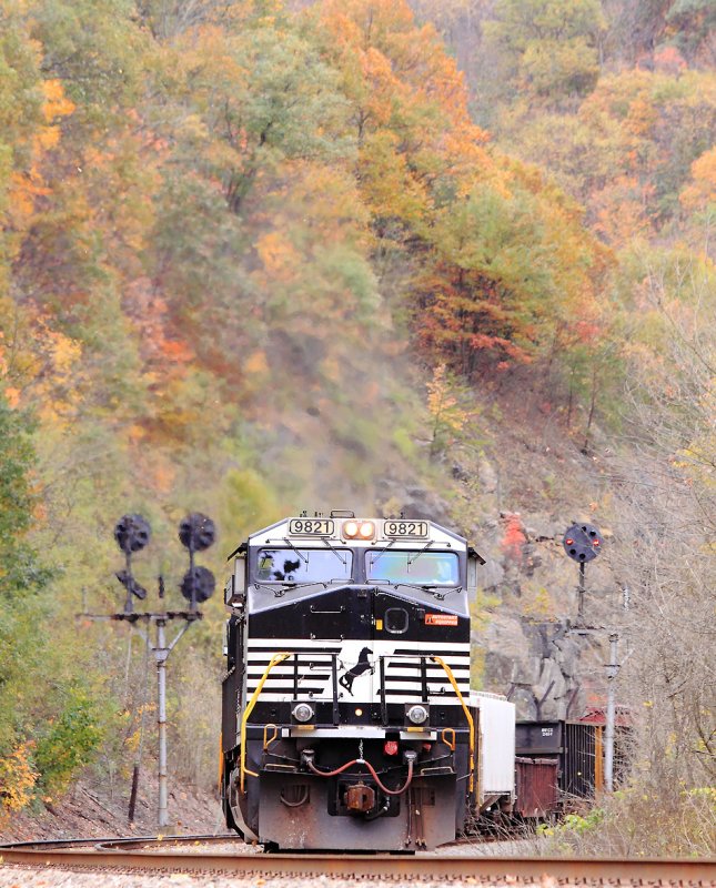 A Eastbound slop freight rolls through the CPLs between Glynn Lynn and The Narrows. 