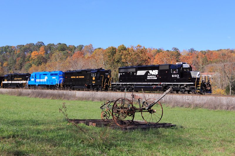 Northbound up the Valley near Ellis Run 