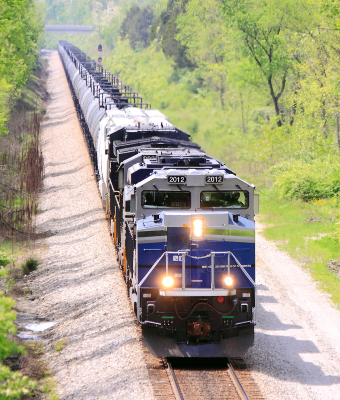 EMDX 2012 leads NS train 69E North, between Burgin and Brown 