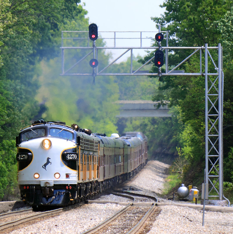 The Inbound Kentucky Derby train at Waddy Ky 