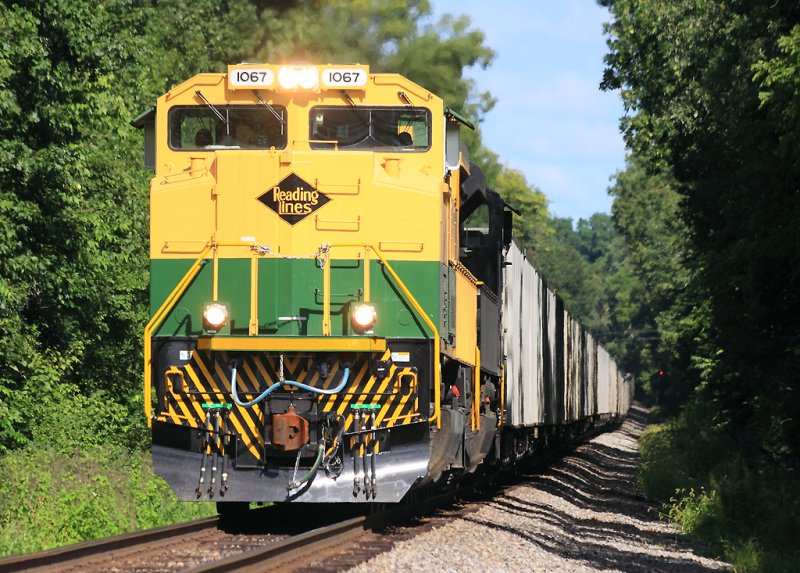 Reading 1067 on Eastbound train 76J at Alton 
