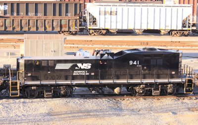 NS RP-E4D #941 works the hump at Roanoke 