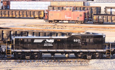 NS RP-E4D #920 works the hump at Roanoke 