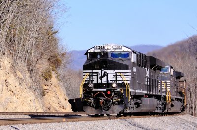 A brand new GE leads Westbound coal empties near Shawsville 