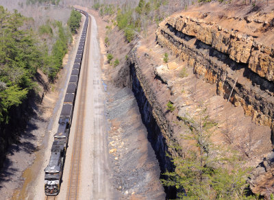 NS 792 climbs out of the Cumberland River Valley near Keno, KY