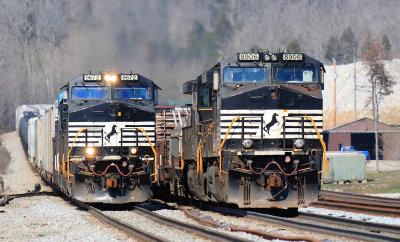 Southbound trains at Tateville
