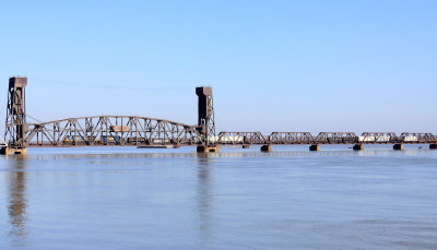 A Southbound CSX train crosses the TN river on NS trackage rights 