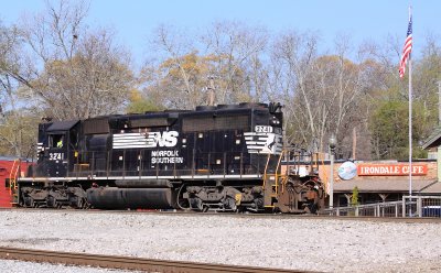 NS 3241 passes the Irondale Cafe as they switch at Norris yard 