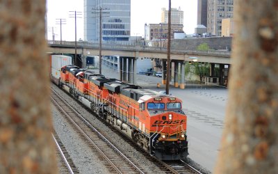 BNSF power leads a CSX train past the Amtrak station in Downtown Birmingham 