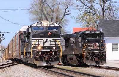 Eastbound NS 285 passes the ratty looking local power at Lawrenceburg 