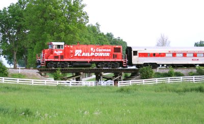 A railpower Genset leads the dinner train East, back to Lexington