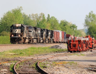A T&S gang is tied up at the old woodyard for the weekend, as167 heads South 