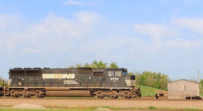 NS 216 rolls North through Moreland, early on a Spring morning 