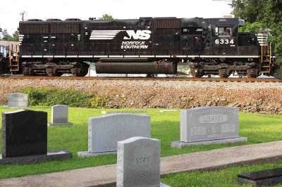 NS SD40E 6334 leads Eastbound railtrain 96W at Harrodsburg