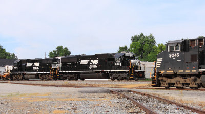NS SD40E 6334 leads Eastbound railtrain 96W at Lawrenceburg, with local T19's power tied down in the house track 