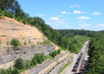 Northbound 170 rolls through the big cut at Deep Hollow 