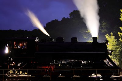 Southern steam in silhouette in the turntable 
