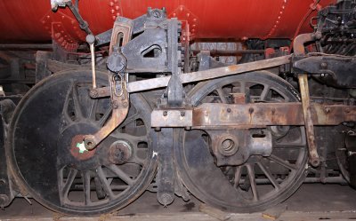 Front pair of drivers with crosshead and valve gear removed 