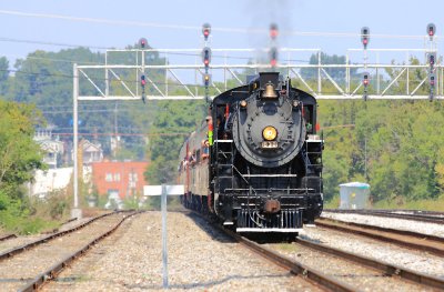 The 630 sits at Main Street, ready to shove around the wye near downtown