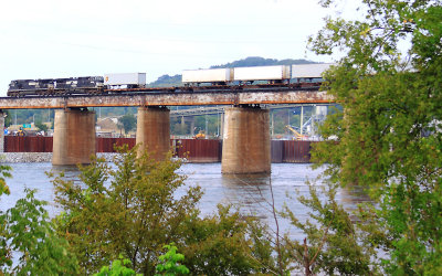 NS 216 departs Chattanooga on a September evening 