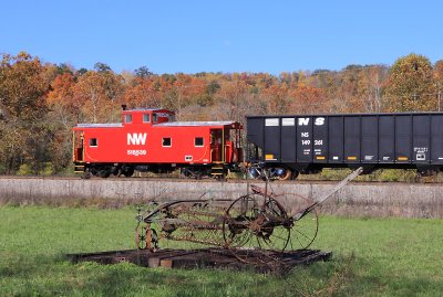 N&W 518539 rolls North up the Roanoke District 