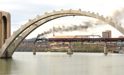 Southern Railway 154, framed in a arch of the Henley Street bridge as she crosses the TN River