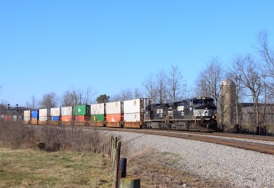 NS 295 heads down the valley at Palm 
