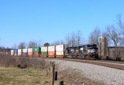 NS 295 heads down the valley at Palm