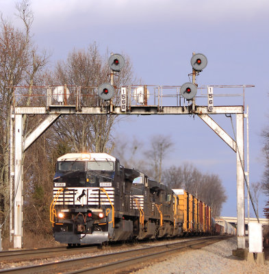 Southbound 167 passes the signals at Cumberland Chair just North of Somerset 
