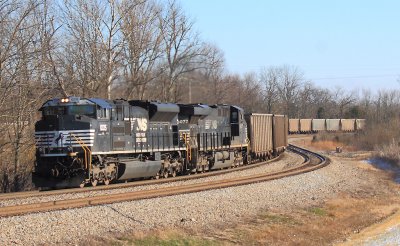 A new EMD and GE leads 793 West at Waddy 