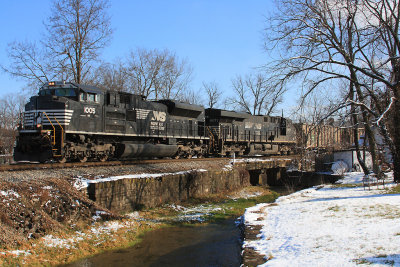NS 1005 leads train 793 along Town Branch Creek 