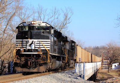 Brand new SD70Ace #1005 on the 793 coal empties at Shelbyville 