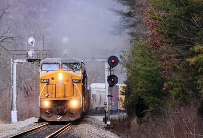 A grungy UP motor leads NS 175 on a grungy Kentucky day 